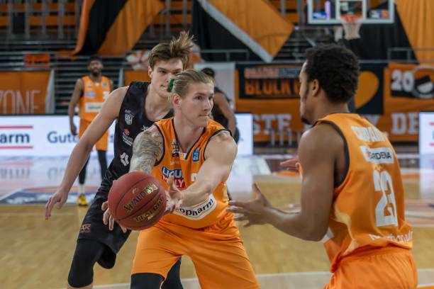 靠明星球员 靠明星球员